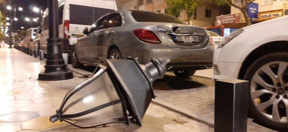 Fırtına yıktı geçti