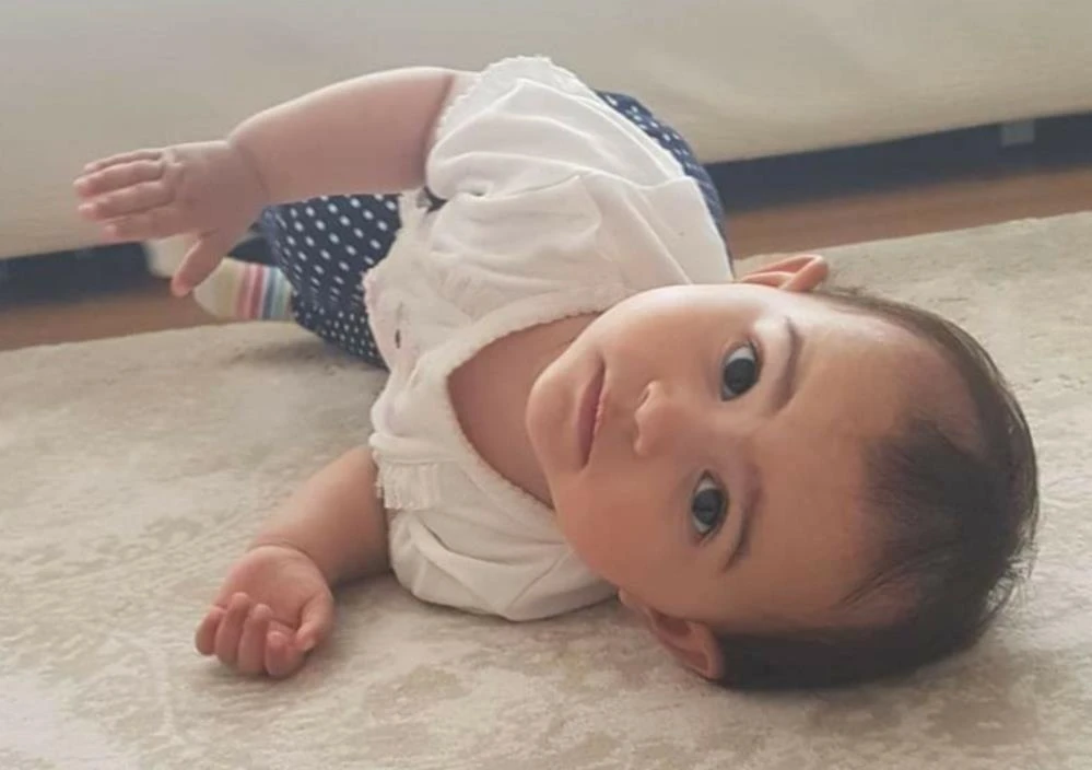 1.5 yaşındaki çocuğu yangında ölümden kurtardı