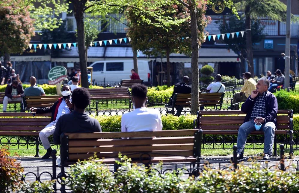 Tam kapanmanın ilk gününde park yoğunluğu