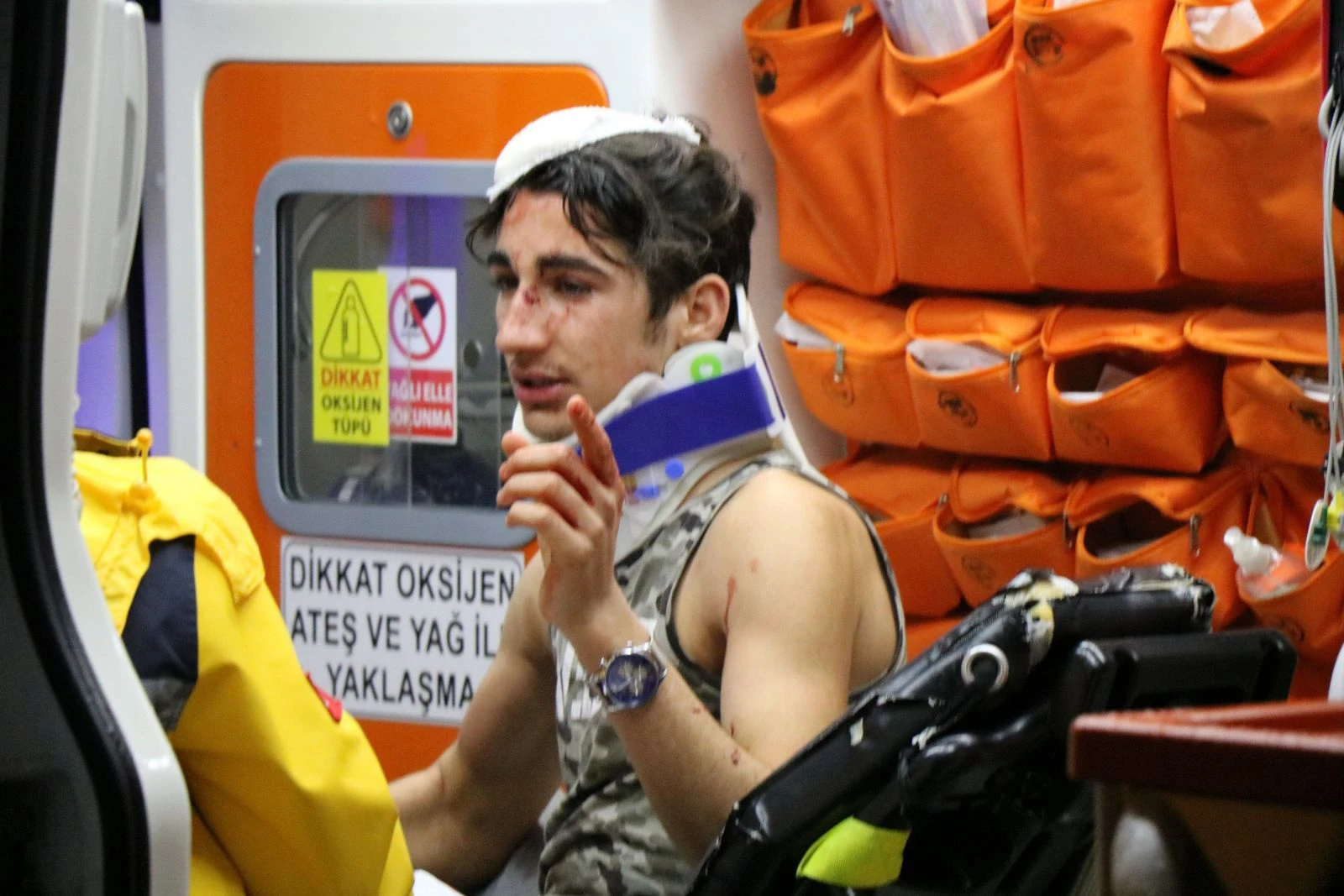 Alkollü ve ehliyetsiz sürücü belediye otobüsüne çarptı