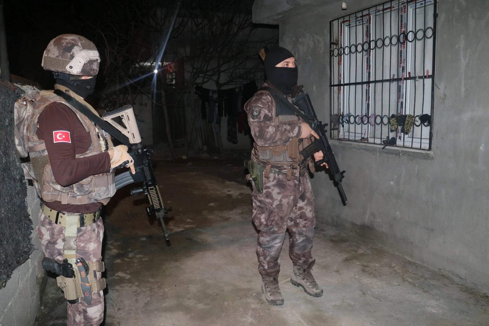 ABD konsolosluğuna saldırı planı yapan DEAŞ’lılar gözaltına alındı