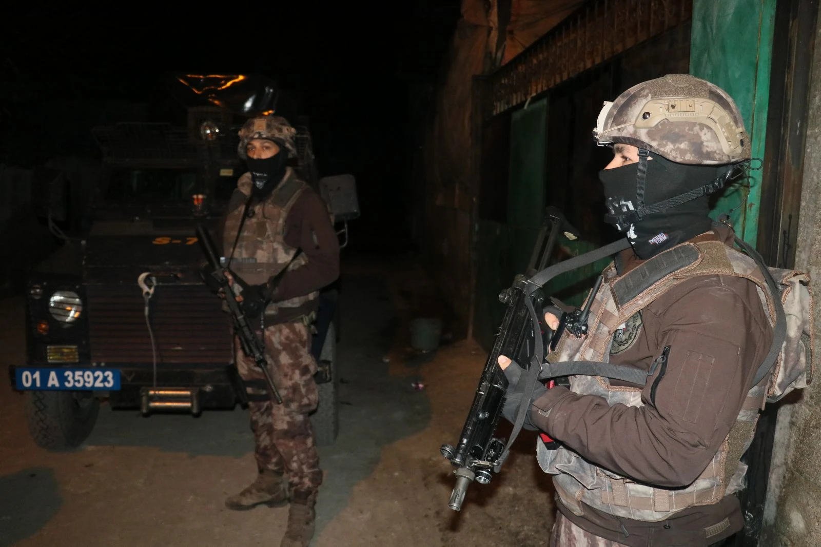 ABD konsolosluğuna saldırı planı yapan DEAŞ’lılar gözaltına alındı