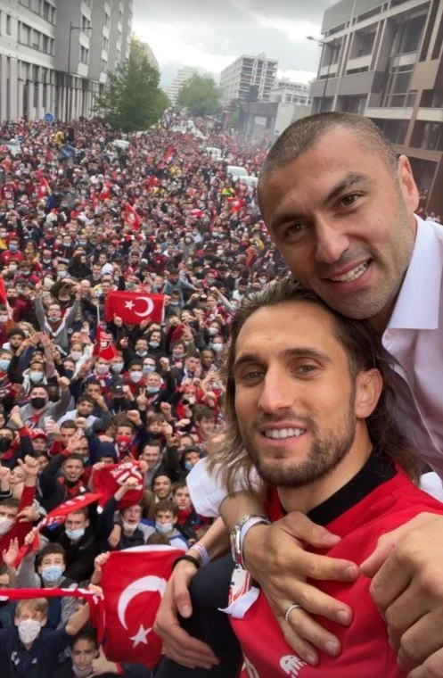 Fransa sokaklarında Türk bayraklarıyla şampiyonluk coşkusu