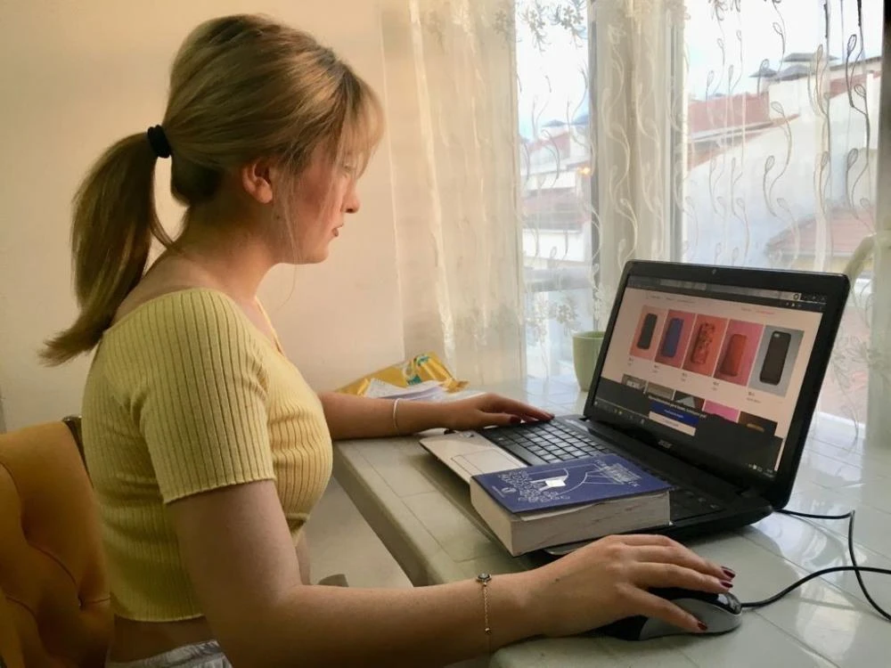 Telefon hayali kurarken elinde Türkçe sözlük buldu