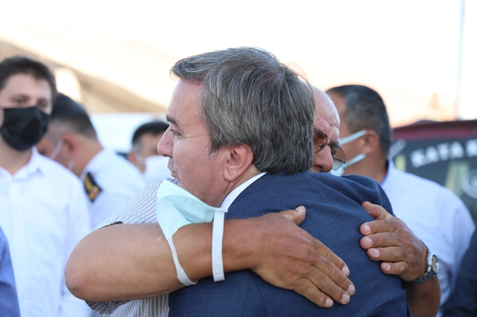 Kardeşler arasındaki 20 yıllık küskünlük sona erdi! Vali Aydoğdu gözyaşlarını tutamadı