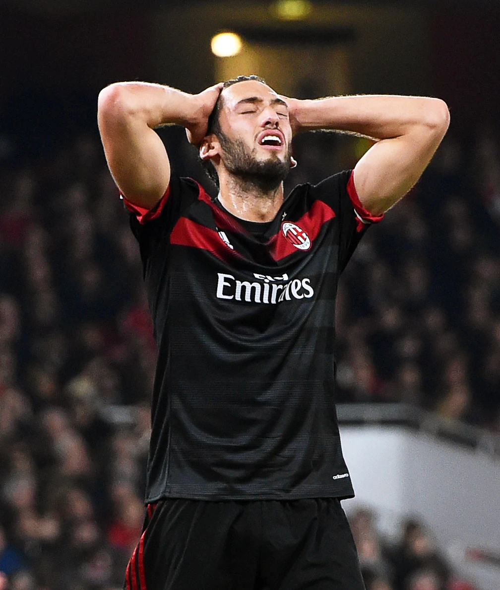 Mesut Özil sevindi, Hakan Çalhanoğlu üzüldü