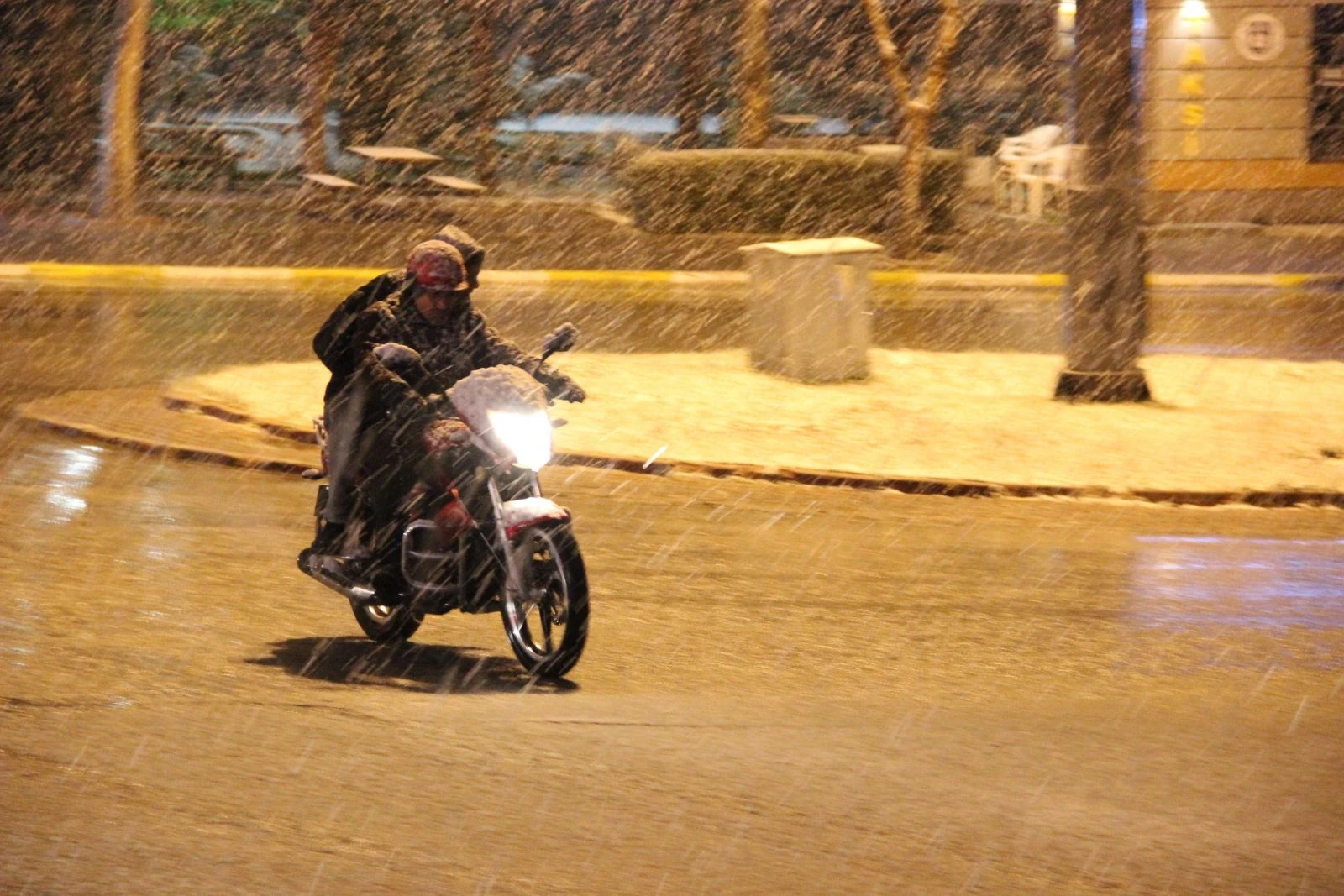 Karaman’a Mart ayında lapa lapa kar yağdı