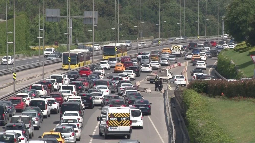 Kısıtlamasız ilk cumartesi trafik tıkandı