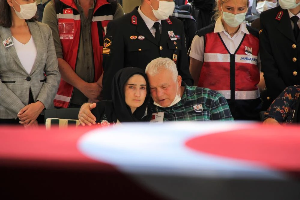 Şehidin eşinden yürek yakan sözler: Kızın sana doyamadı