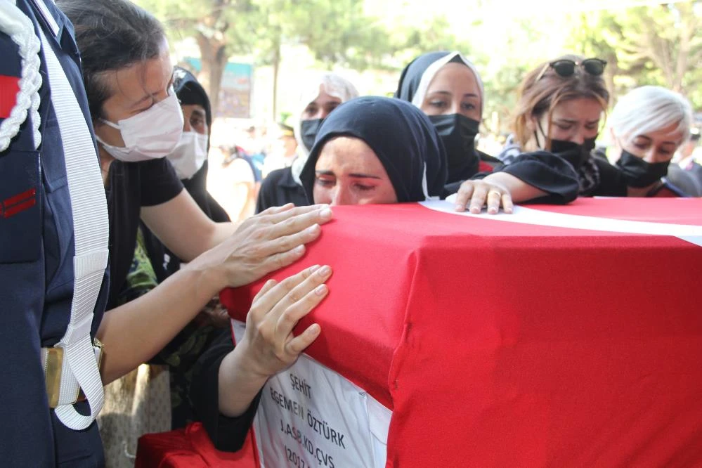 Şehidin eşinden yürek yakan sözler: Kızın sana doyamadı