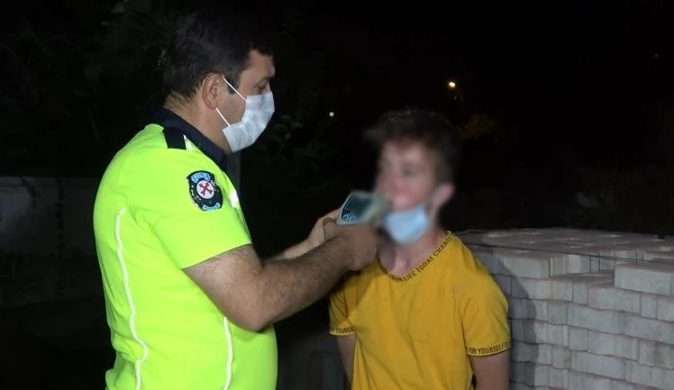 Kısıtlama saatinde polisi peşine taktı: 2 araca çarptı