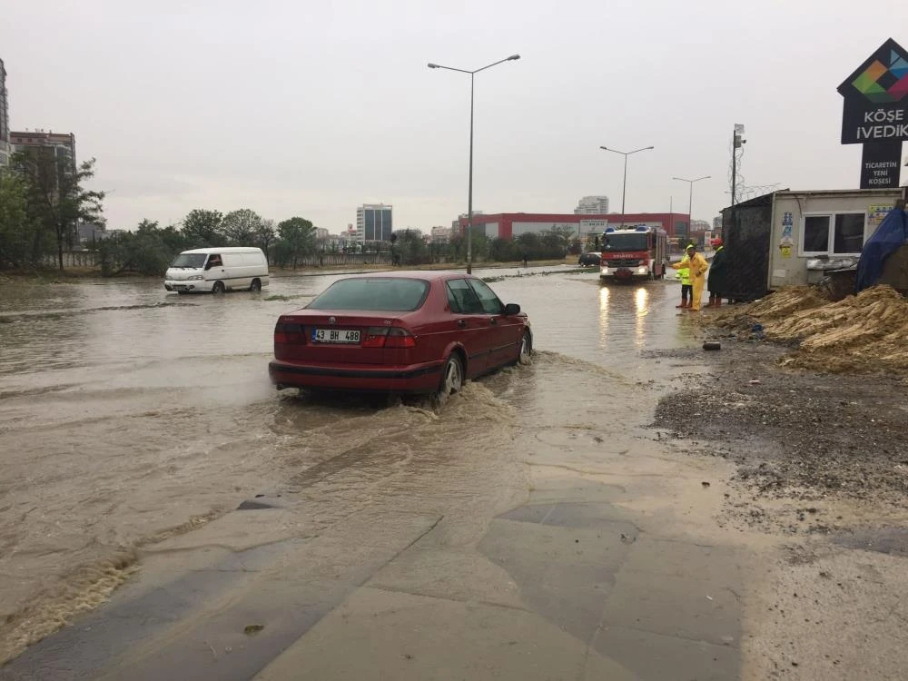 Ankara'da yollar havuza döndü
