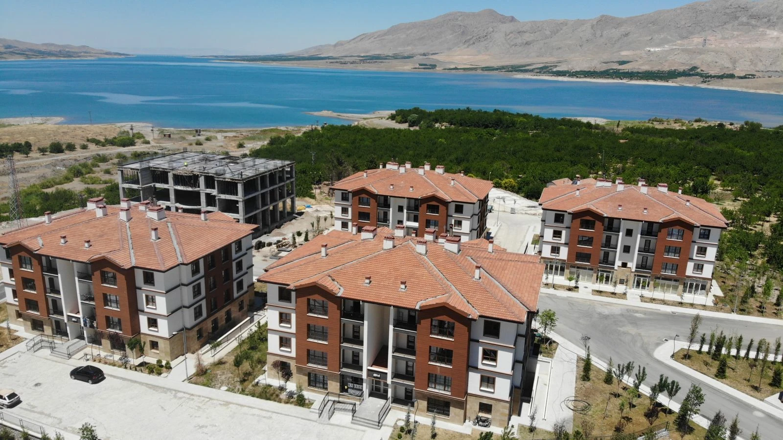 Deprem konutları tatil köylerini aratmıyor!