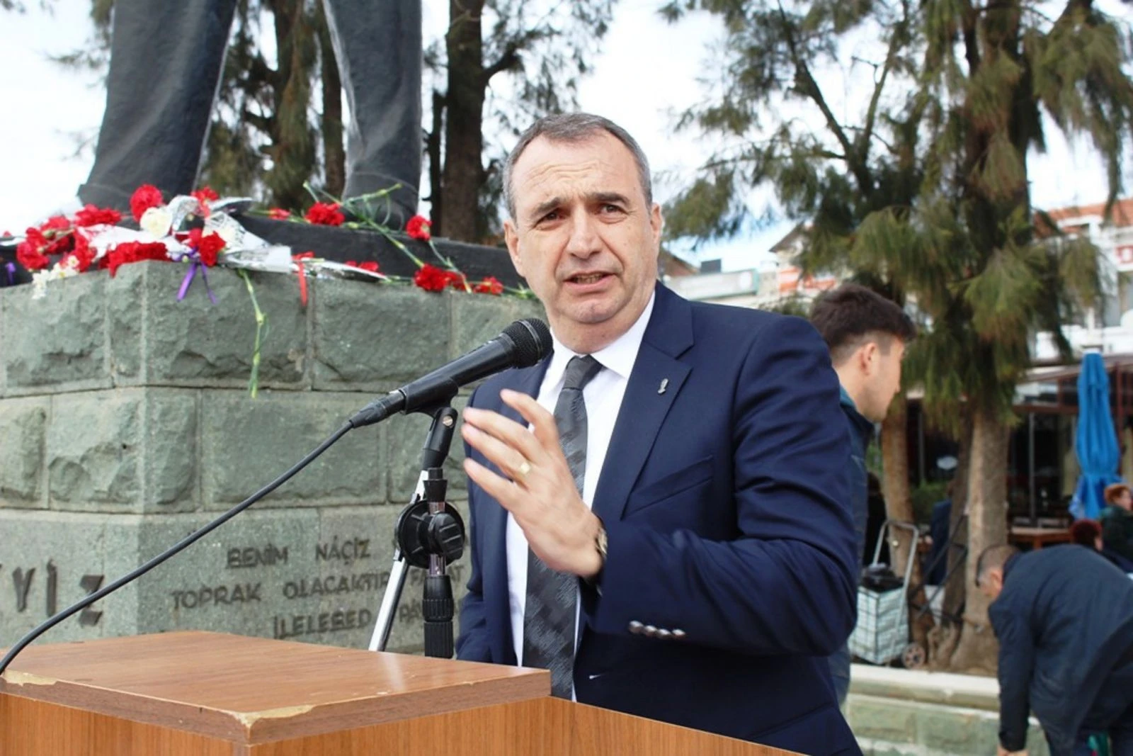 Orman yangınını belediye başkanı önledi