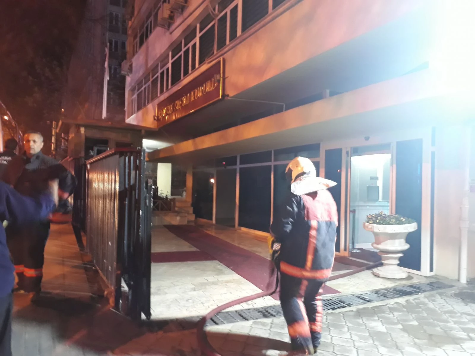 YSK binasının depo kısmında yangın çıktı