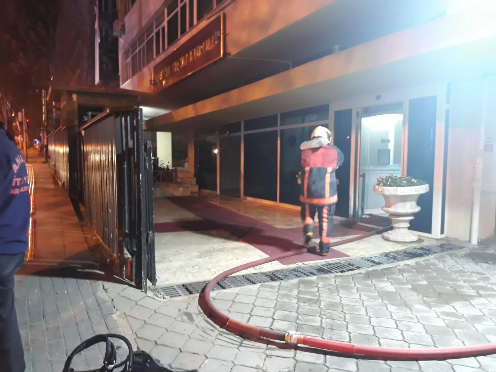 YSK binasının depo kısmında yangın çıktı