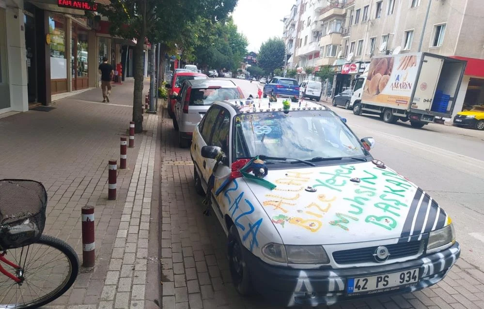 4 tekerlekli 15 Temmuz müzesi gibi! Gören fotoğraf çektirdi