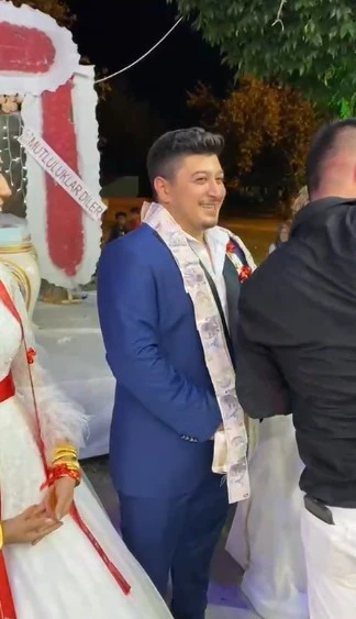 'Beşlikçi' lakaplı damada takı töreninde 50 metre uzunluğunda 5 TL sürprizi