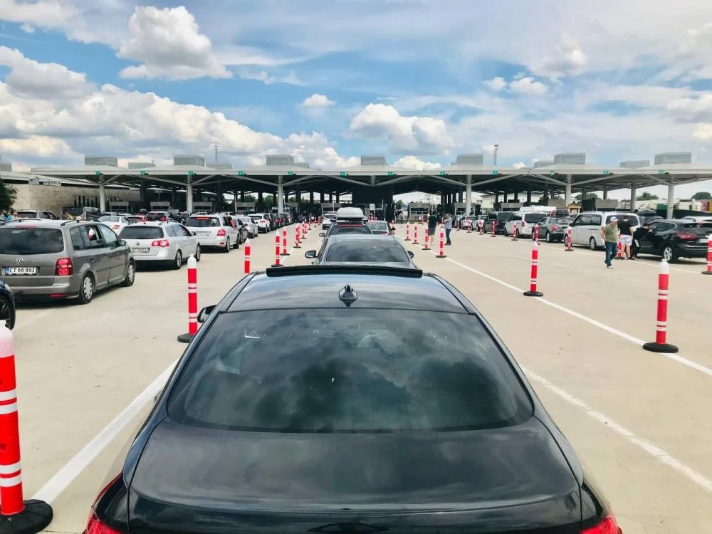 Gurbetçilerin akın akın geldiği Kapıkule’de bayram yoğunluğu