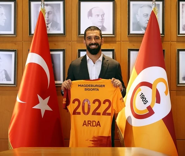 Arda Turan 1 yıl daha Galatasaray'da!