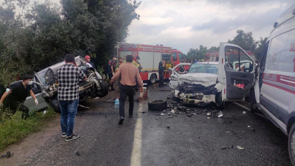 Yazlık komşusu 4 kişi aynı otomobilde öldü