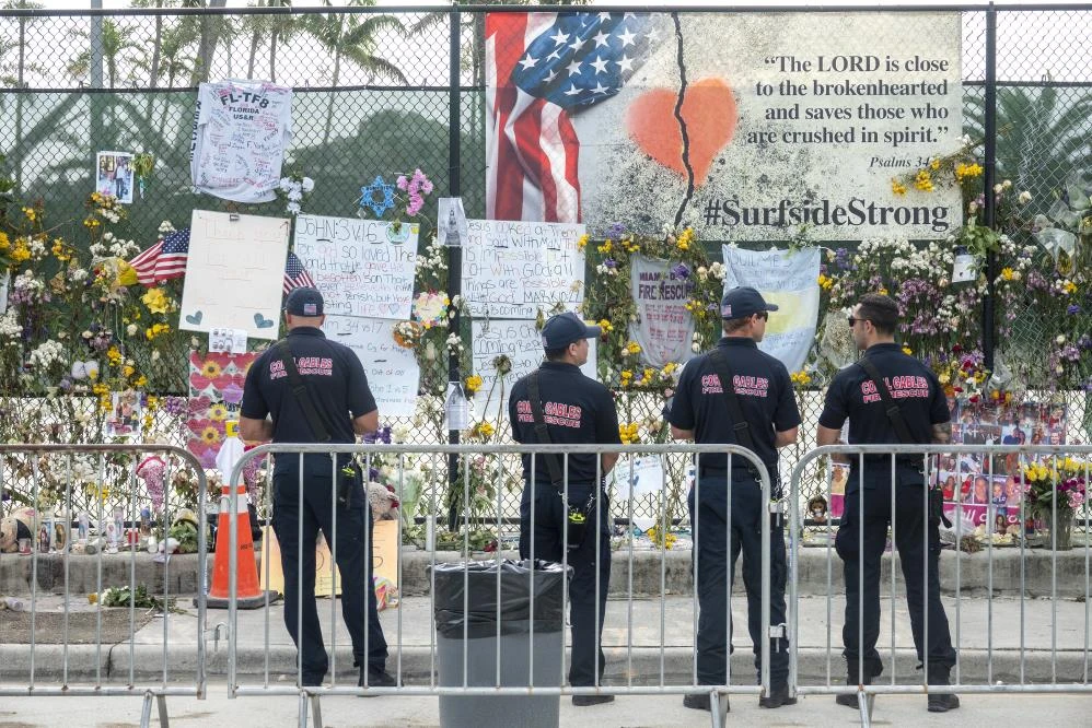 54 kişiye mezar olan Miami'deki binada arama-kurtarma çalışmaları bitirildi