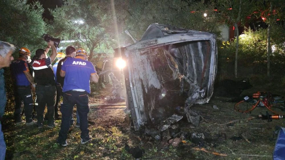 Mültecileri taşıyan minibüs kaza yaptı: Çok sayıda ölü ve yaralı var