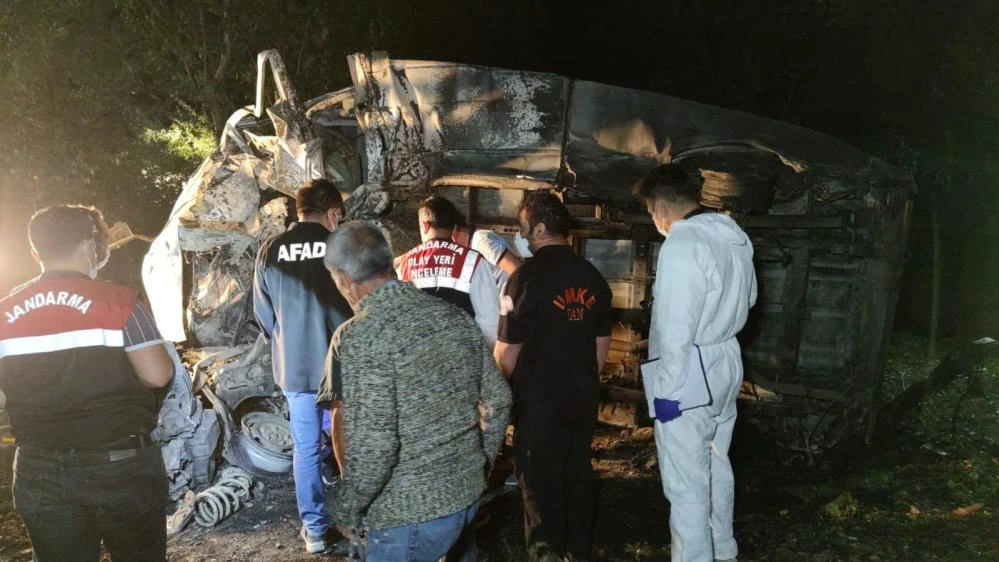 Mültecileri taşıyan minibüs kaza yaptı: Çok sayıda ölü ve yaralı var