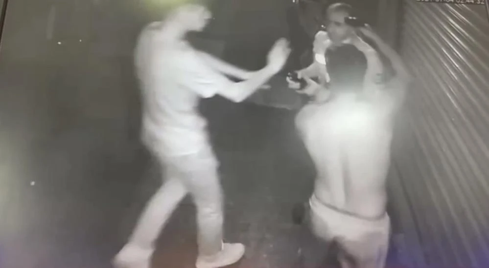 İstanbul’da dehşet anları: Bekçinin başına silah dayadı