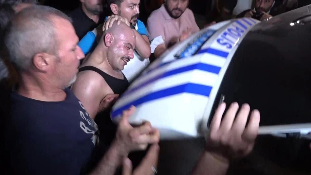 Evden rastgele ateş açan şahıs kardeşlerini rehin aldı