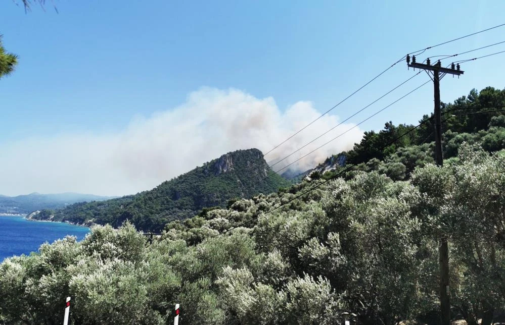 Yunanistan’ın Sisam adası yanıyor
