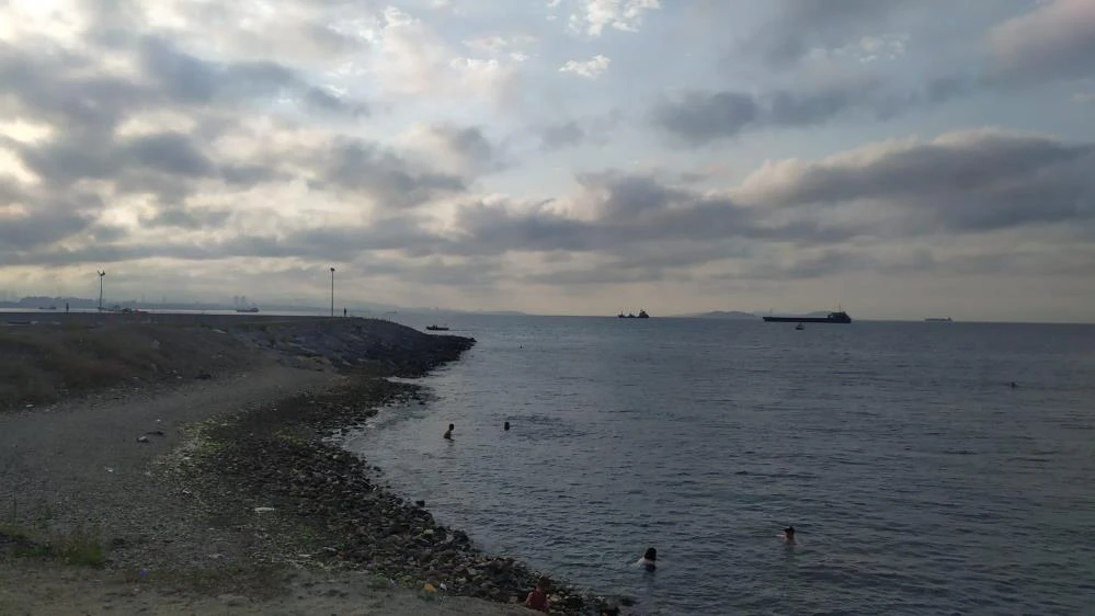 İstanbul'da denize açılan 4 kişiden 1'i kayboldu