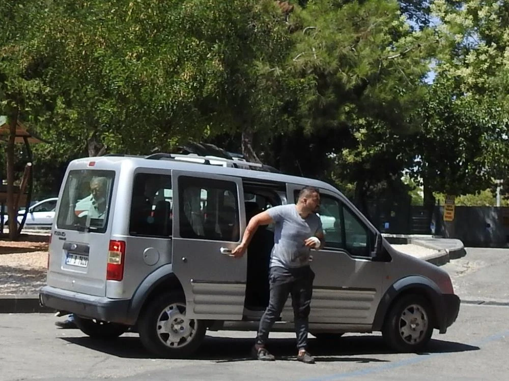 Acemi kasaplar kendilerini kestiler