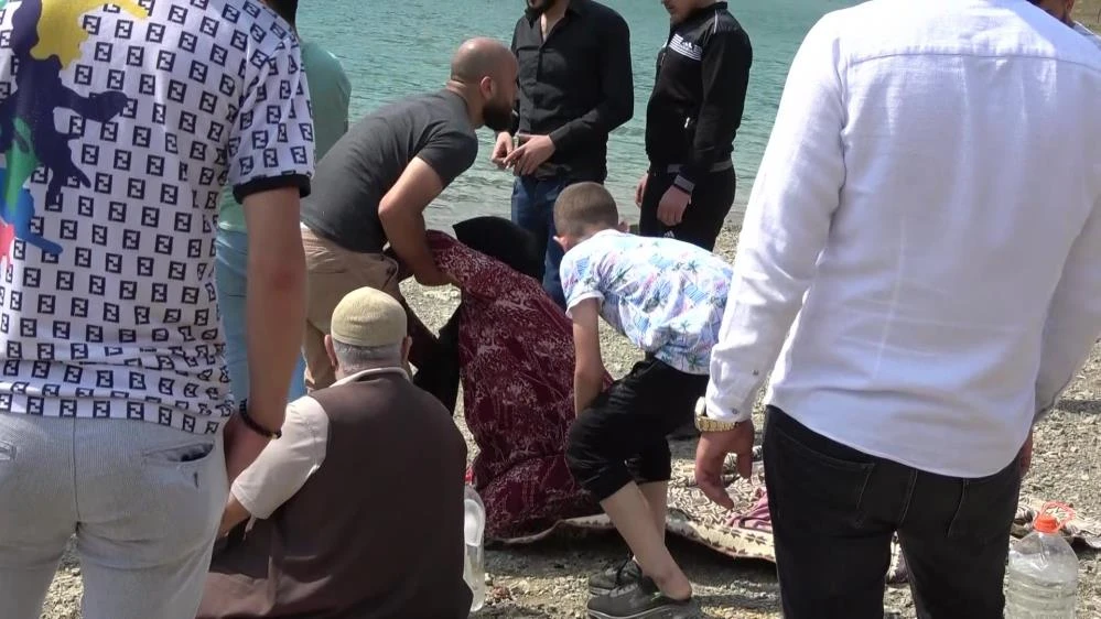 3 çocuğunu kurtarmak için suya giren baba boğularak hayatını kaybetti