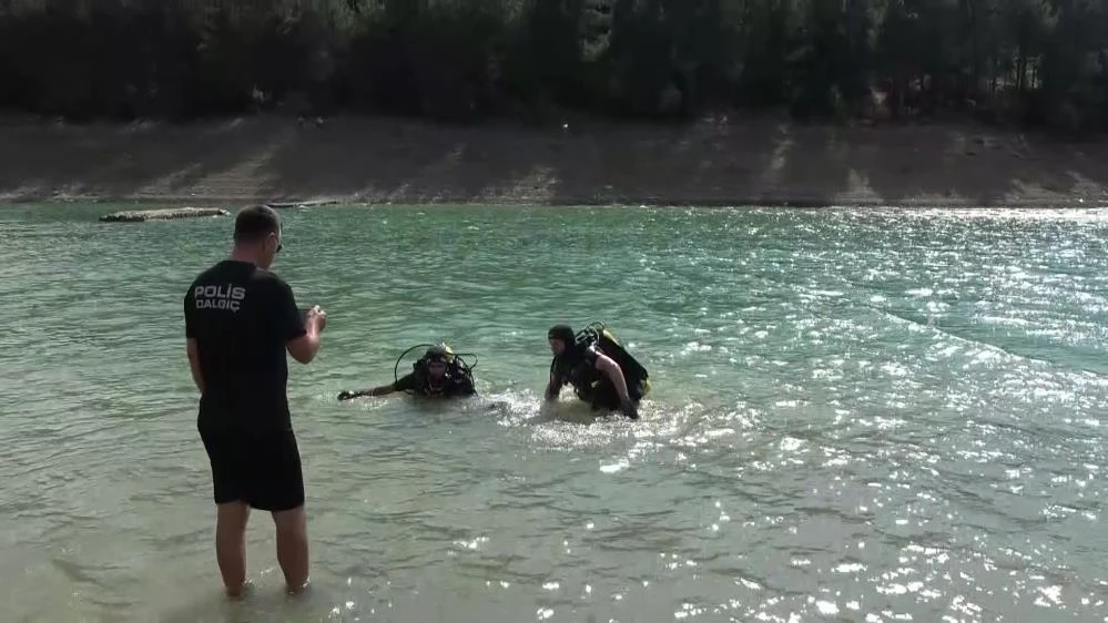 3 çocuğunu kurtarmak için suya giren baba boğularak hayatını kaybetti