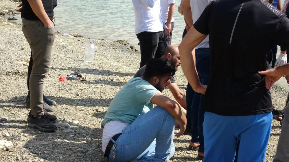 3 çocuğunu kurtarmak için suya giren baba boğularak hayatını kaybetti