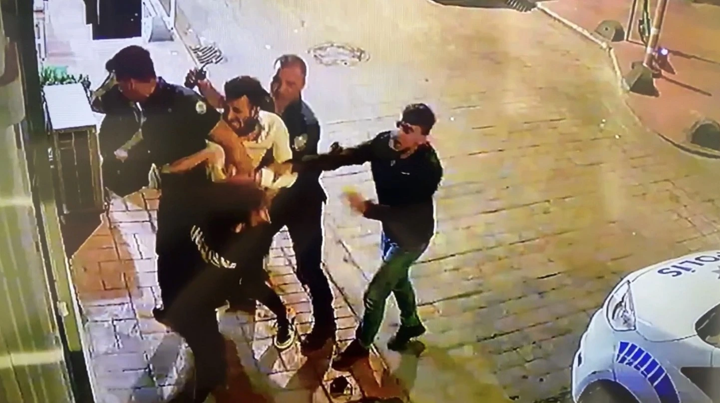 Şarkıcı Çağatay Akman eski kız arkadaşı Öykü Uslu’yu darp etti