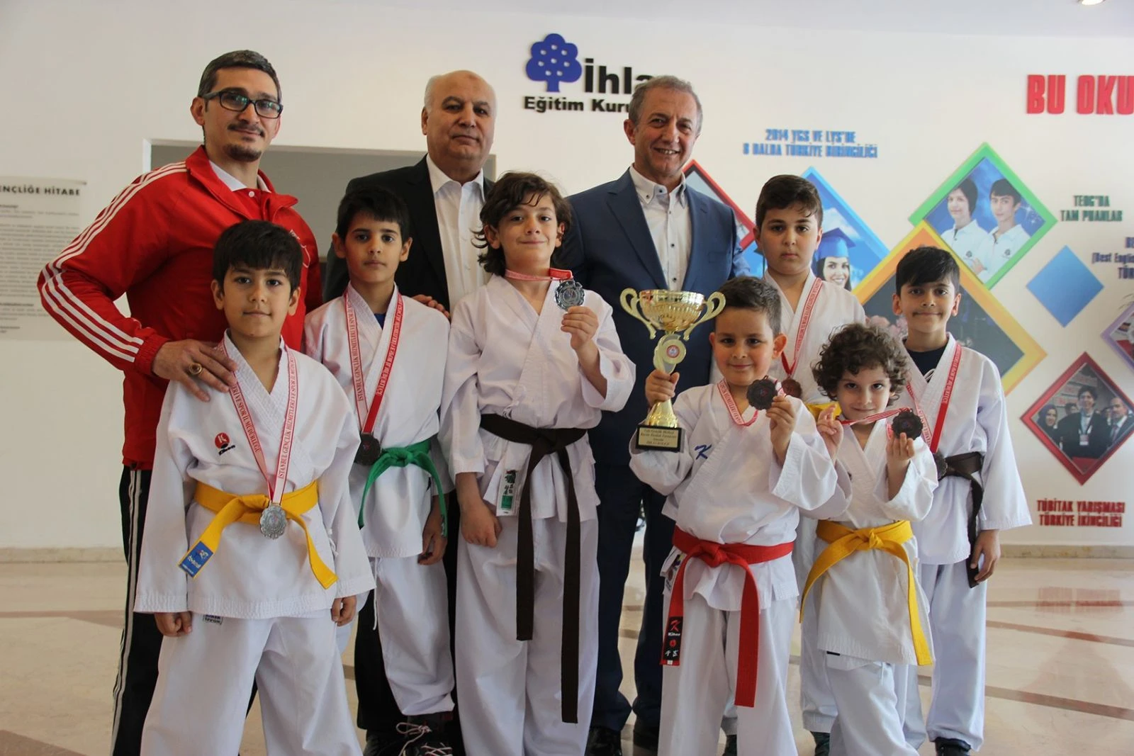 İhlas Koleji karatede madalyaları topladı