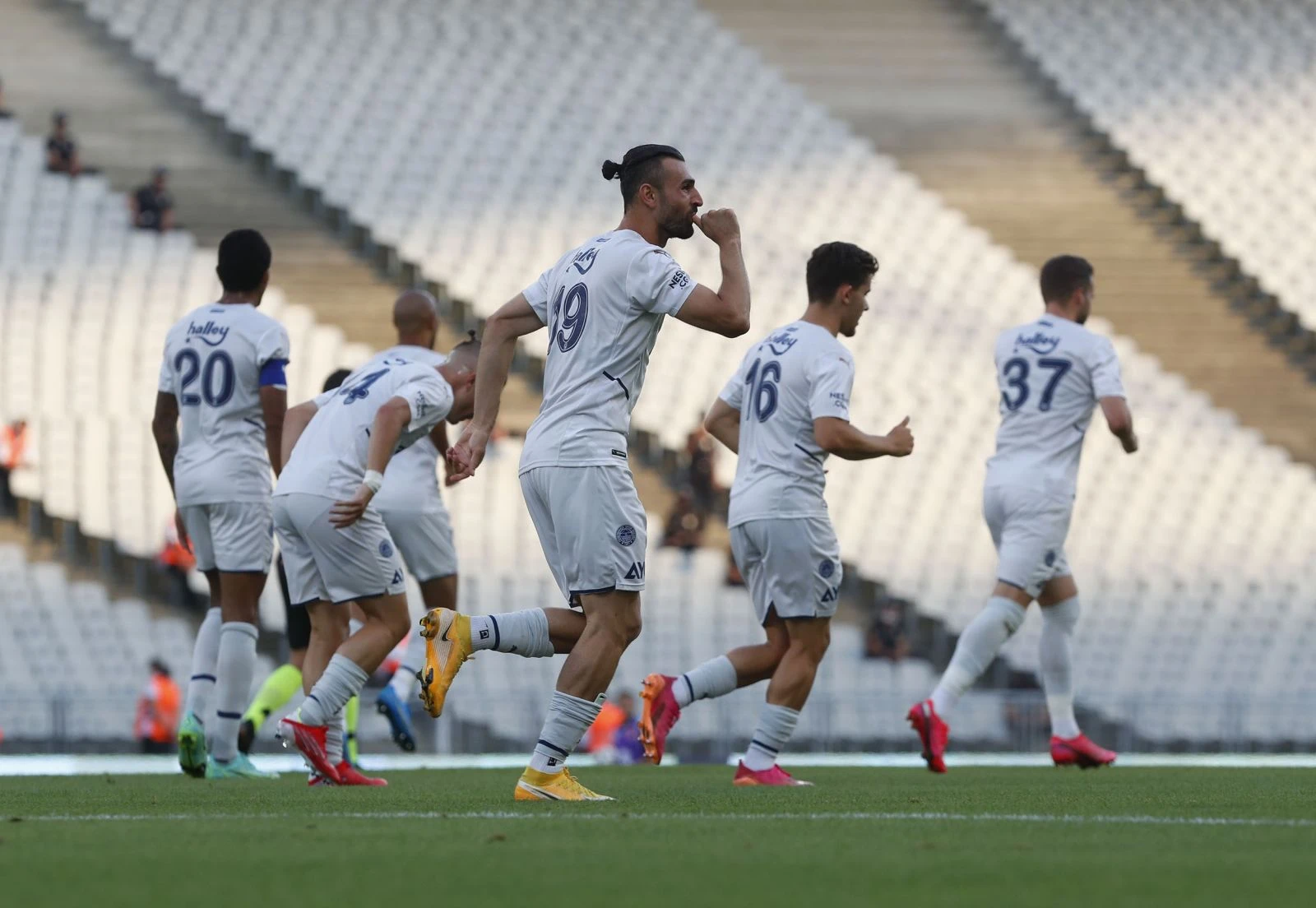Fenerbahçe 3 golle kazandı