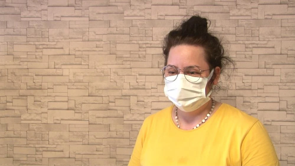 Boşanmak isteyen eşinin servis aracını kurşun yağmuruna tuttu