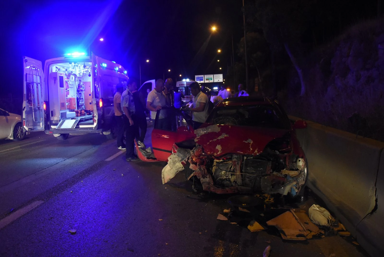 İzmir'de zincirleme trafik kazası: 5 yaralı