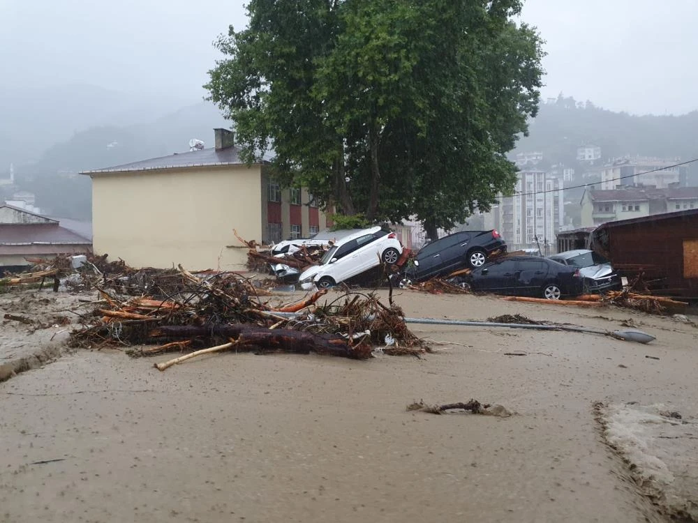Sel sonrası Bozkurt ilçesi savaş alanına döndü