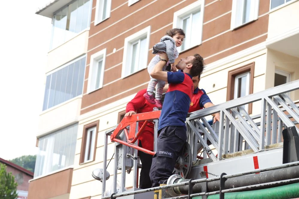 Gözyaşlarına hakim olamadı: 1 gün sonra kurtarılmanın mutluluğunu yaşadılar