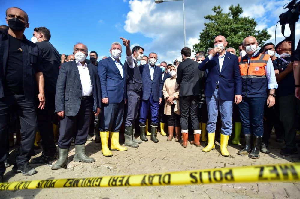 Bozkurt'ta duygulandıran kareler: Çocuklar enkazdan böyle çıkarıldı