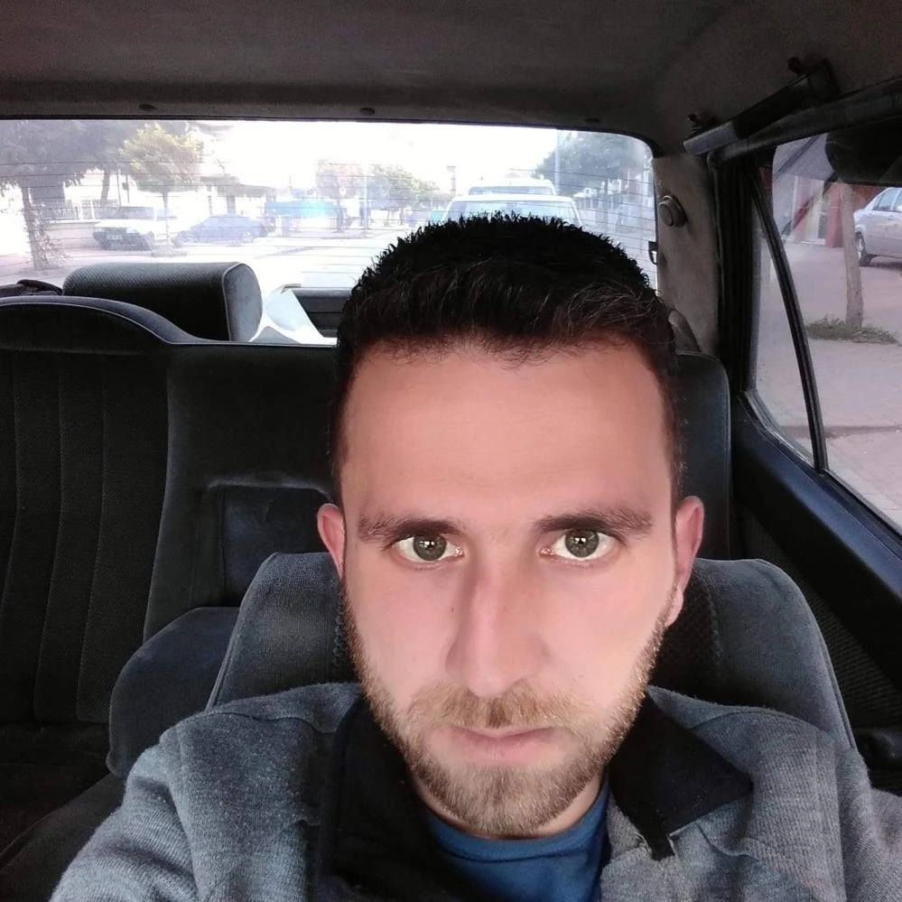 Direğe çarpan araç ikiye bölündü: 1 ölü