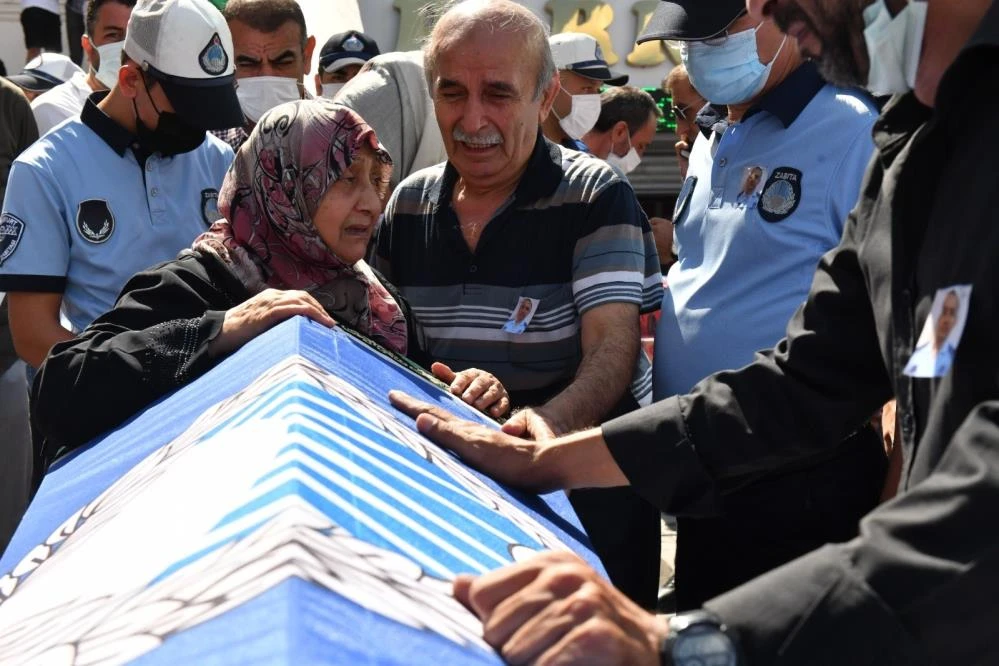 Sele kapılarak hayatını kaybeden aile son yolculuğuna uğurlandı