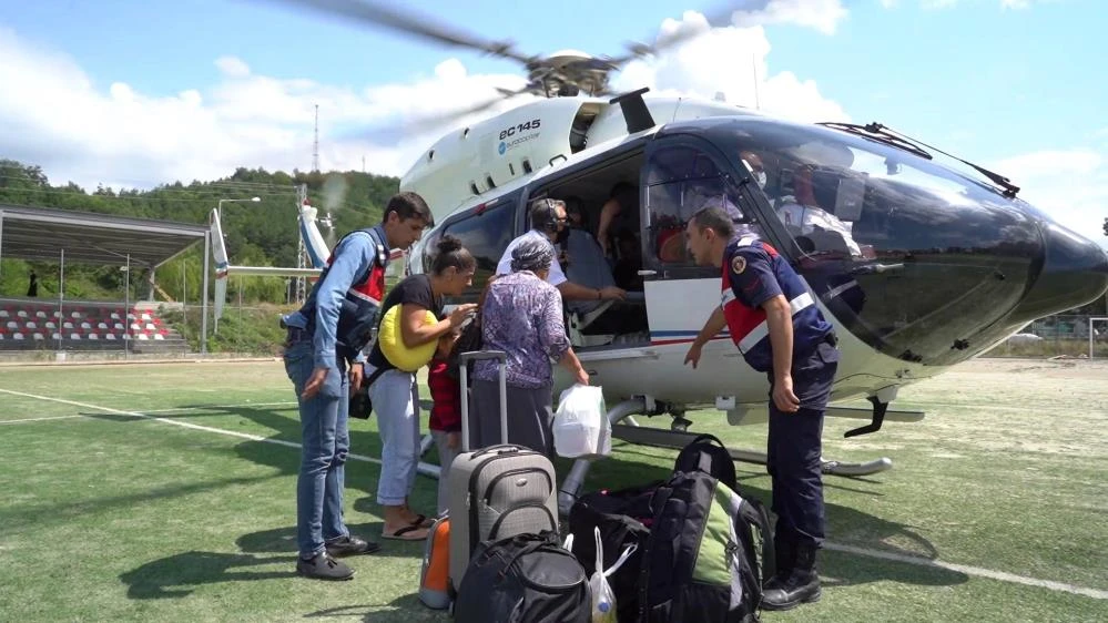 Sinop'ta vatandaşların tahliyesi helikopterlerle sürüyor