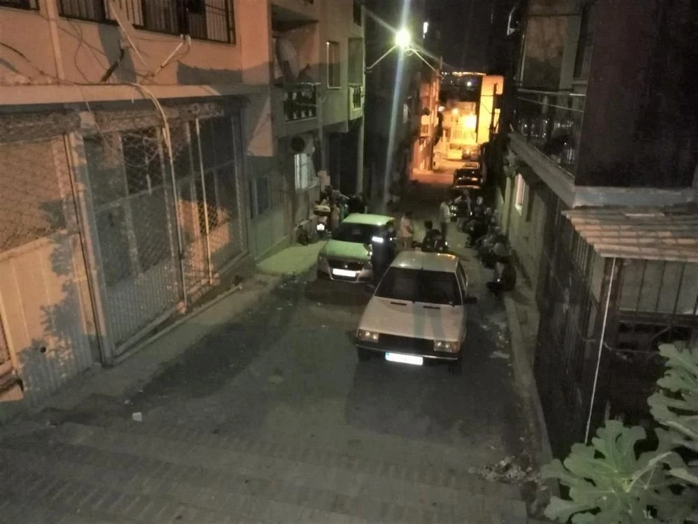 Eski sevgilisinin kızı içerideyken evi yaktı: Linç edilmekten zor kurtarıldı