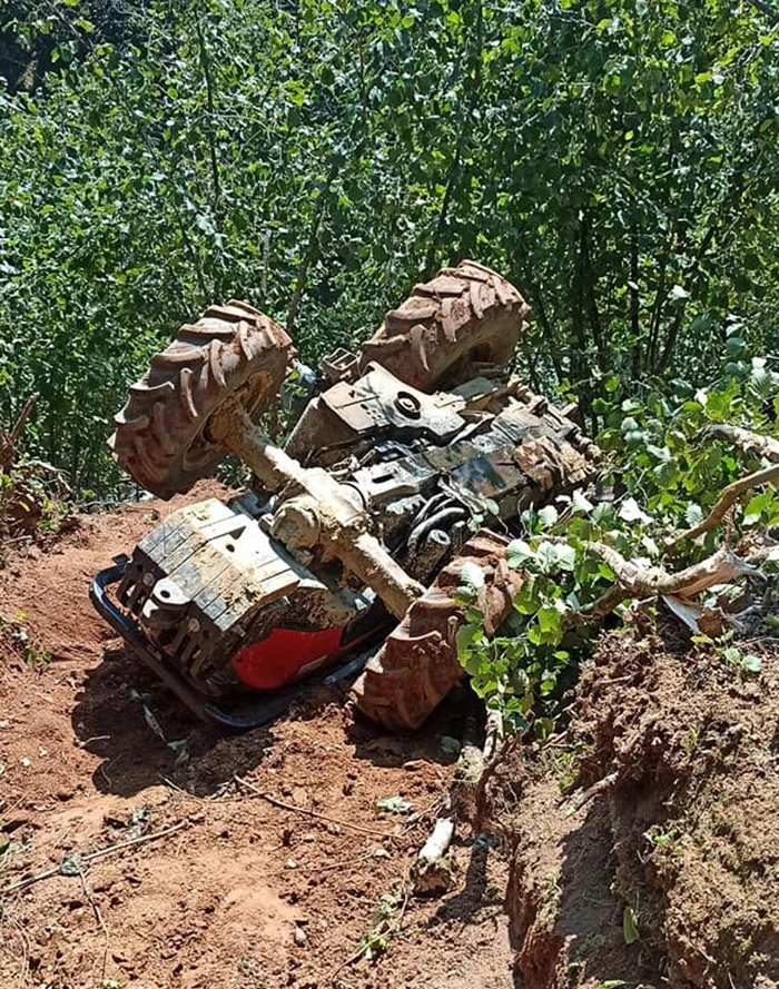 Traktörün altında kalan sürücü hayat mücadelesini kaybetti