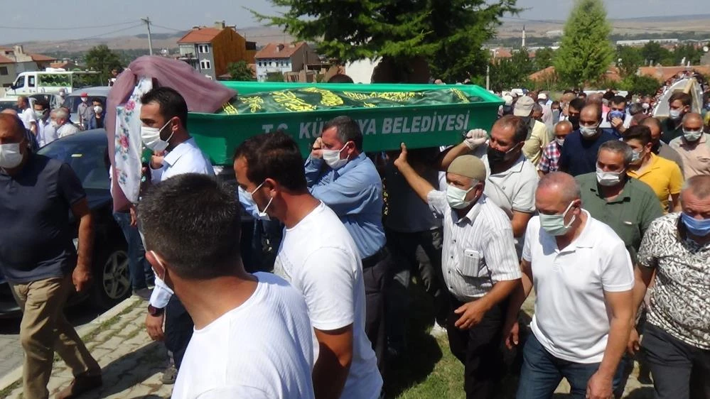 Nişanından bir hafta önce kazada ölen genç kız toprağa verildi